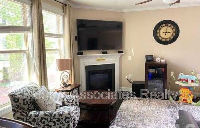 134 ALAMOSA PL