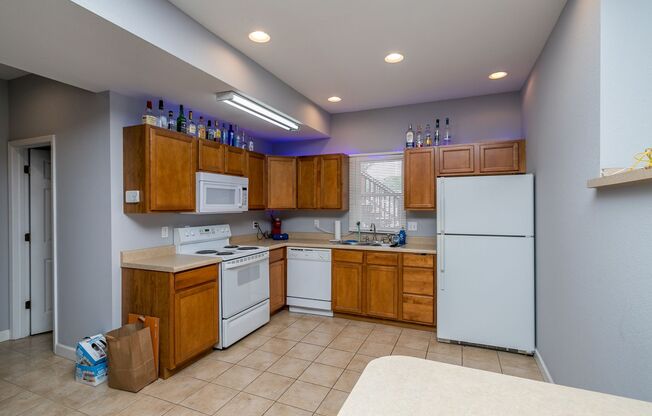 3 beds, 2 baths, $2,250, Unit Apt 1