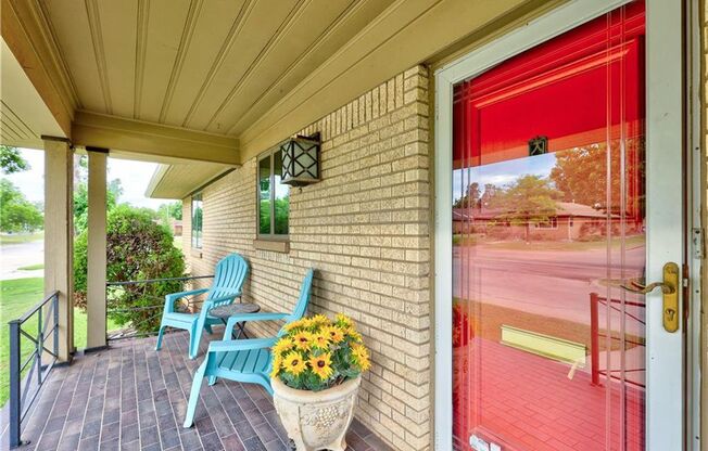 Stunning midcentury home in the absolute best part of OKC!