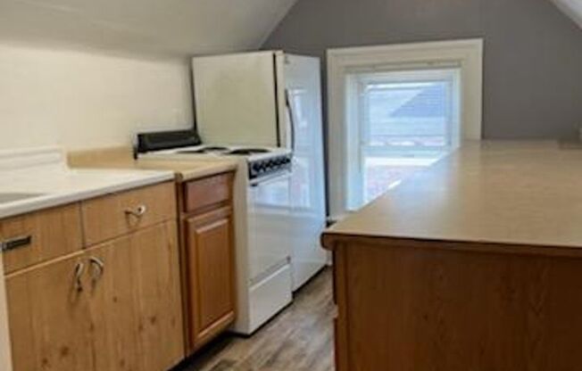 1 bed, 1 bath, 800 sqft, $650, Unit Apt 3