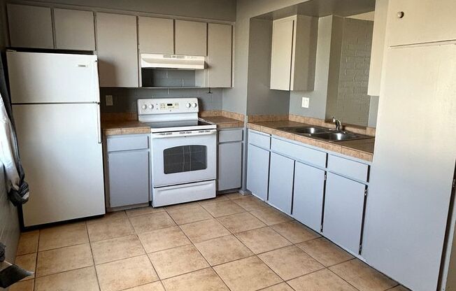 2 beds, 1 bath, $950, Unit Unit 3