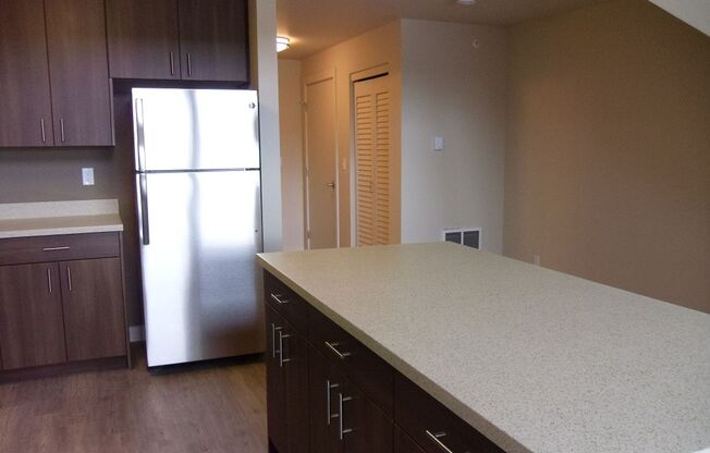 Studio, 1 bath, 430 sqft, $1,800, Unit 424