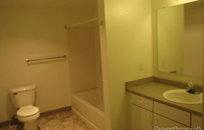 2 beds, 1 bath, 909 sqft, $1,575, Unit 160