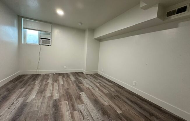 2 beds, 1 bath, $1,399, Unit 13