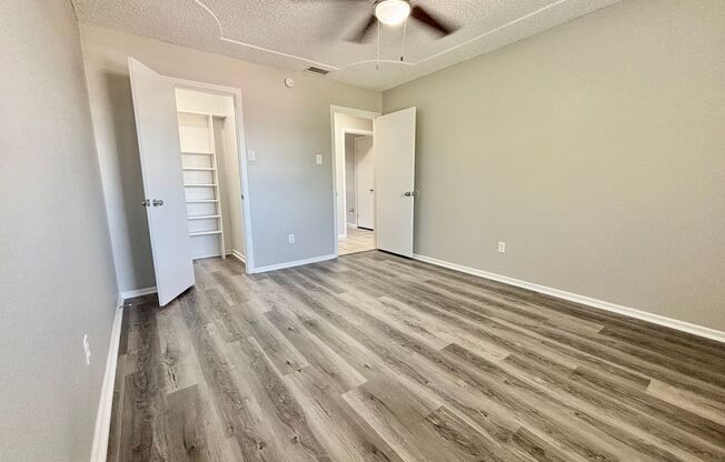 2 beds, 1 bath, 890 sqft, $945, Unit #7