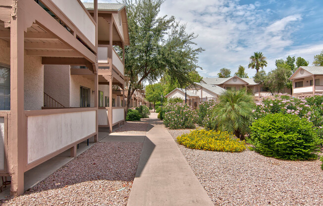 Location! Location! Location! Minutes away from ASU