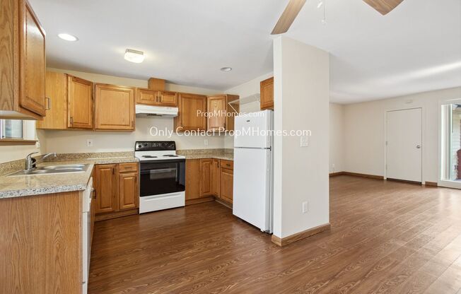 2 beds, 1 bath, 900 sqft, $1,699, Unit 24 SE 133rd Avenue