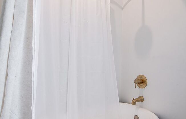 Studio, 1 bath, 223 sqft, $2,225, Unit 402