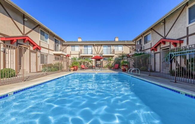 2 beds, 2 baths, $2,250, Unit 03