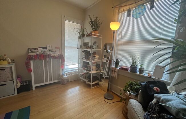 4 beds, 2 baths, $2,295, Unit 10