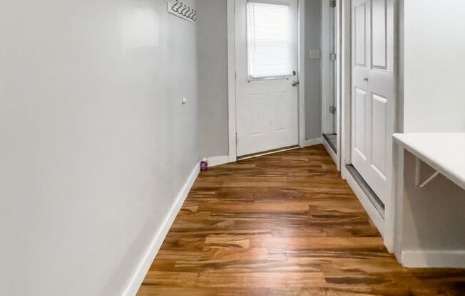 Studio, 1 bath, 300 sqft, $725, Unit Apt. 13