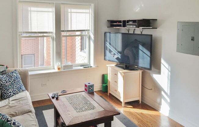 1 bed, 1 bath, 449 sqft, $1,935, Unit 3814S-3W