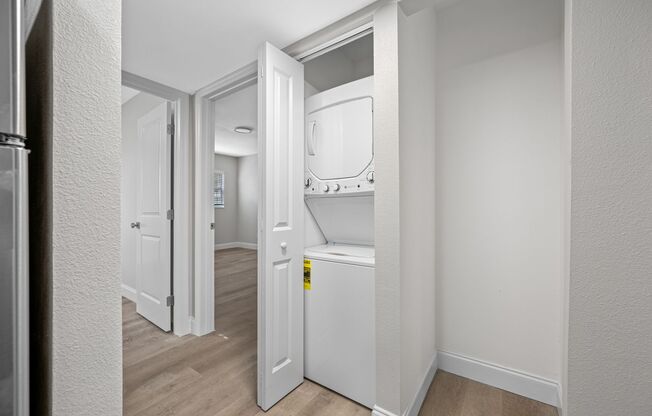 2 beds, 1 bath, 780 sqft, $2,395, Unit 07