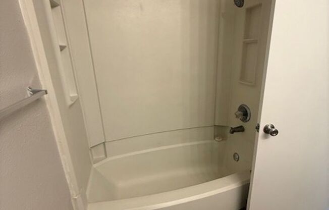 2 beds, 1 bath, 858 sqft, $845, Unit 2615-203