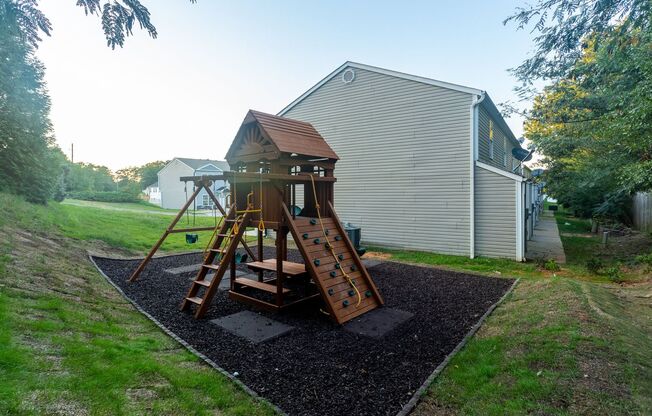 3 beds, 2.5 baths, 1,280 sqft, $1,595, Unit 240 Halo Drive (17)