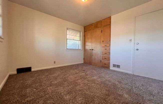 2 beds, 1 bath, $1,595