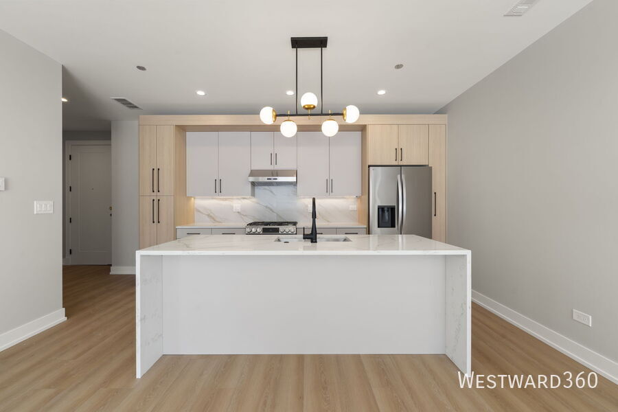 2354 W POLK ST