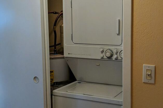 2 beds, 2 baths, $2,600, Unit Apt 303