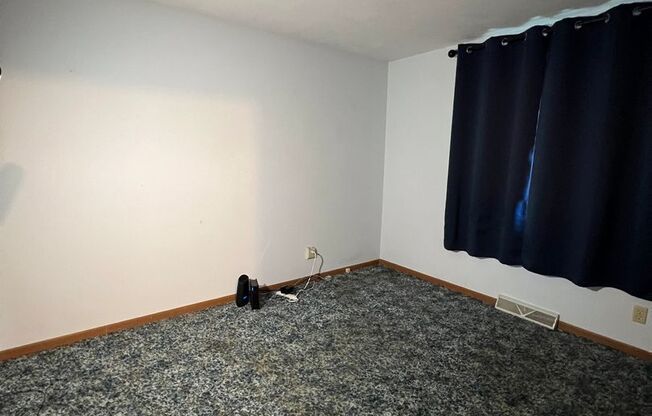 2 beds, 1 bath, $995