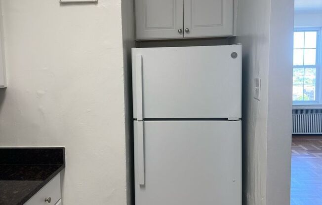 1 bed, 1 bath, 768 sqft, $1,400, Unit Royal York 807