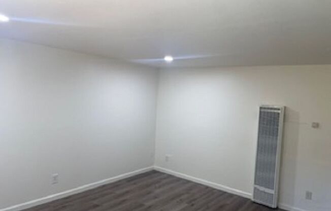 527 VAQUEROS AVE
