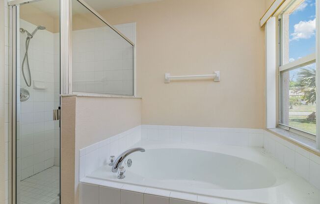 4 beds, 2 baths, $2,100, Unit 586 Justine Ave NW