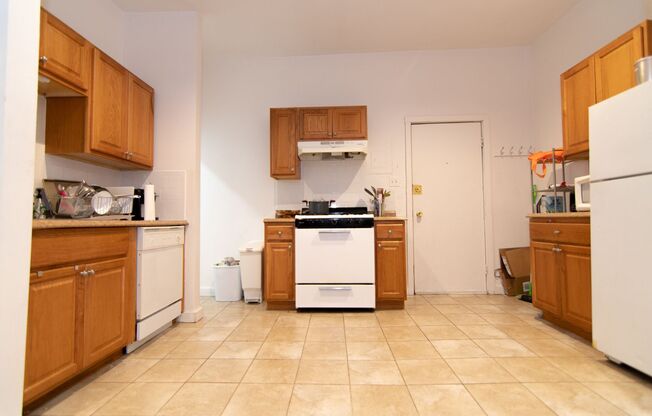 2 beds, 1 bath, $3,000, Unit 1