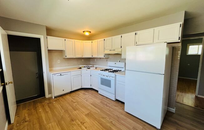 3 beds, 1 bath, $1,595