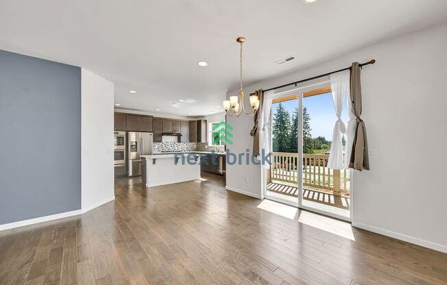 Spacious 5 bedrooms and 3 bathrooms Cul-de-Sac house Ready for Rent!