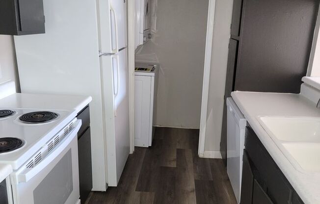 2 beds, 1 bath, 700 sqft, $850, Unit 230 D