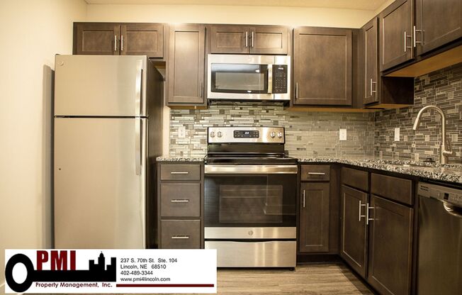 2 beds, 1 bath, $1,050, Unit 4001 Holdrege St. #7