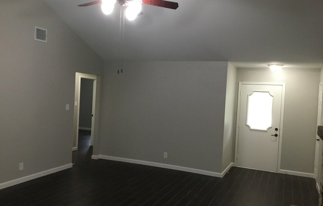 Great home in Buttercup Creek!