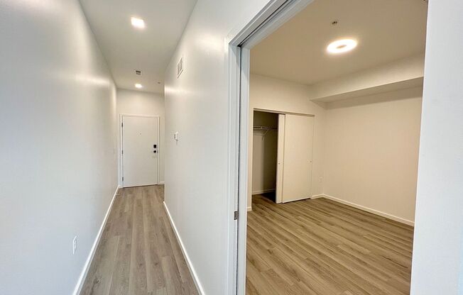 2 beds, 1 bath, 795 sqft, $1,900, Unit 608