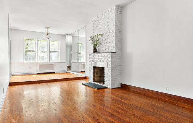 159 W 13 ST