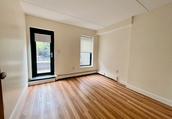 3 beds, 1 bath, 1,000 sqft, $4,500, Unit 1