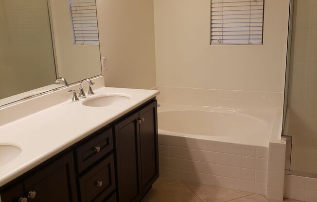 Awesome Home Awesome area 2bed w/ bonus room 3 bathrooms in Victoria Gardens **((AVAILABLE SOON))**