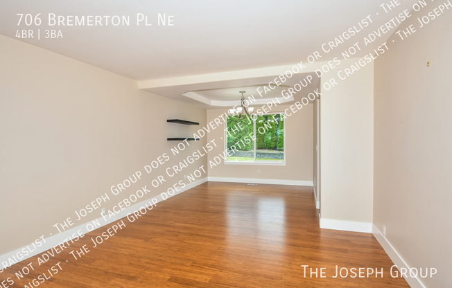 706 BREMERTON PL NE