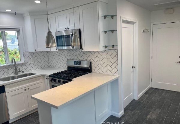 1 bed, 1 bath, 500 sqft, $2,700, Unit 1/2