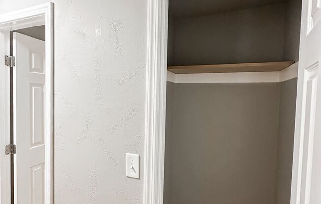 Studio, 1 bath, $850, Unit 25Th440#2