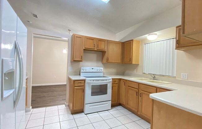 3bed/2bath Lake View Single Family Home in Kissimmee, FL!