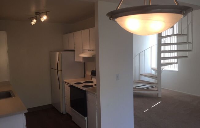 1 bed, 1 bath, 834 sqft, $1,475, Unit 902