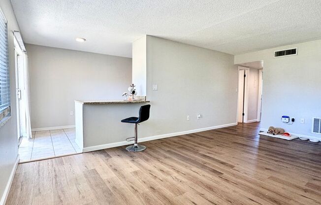 2 beds, 1 bath, 920 sqft, $1,899, Unit 24