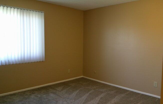 3 beds, 2 baths, 1,225 sqft, $3,300, Unit 48-21G