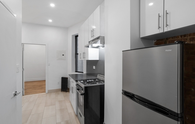 2 beds, 1 bath, $3,999, Unit 4D