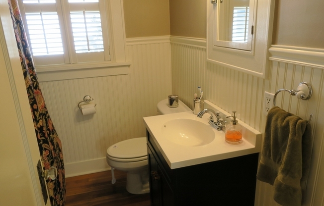 2 beds, 1 bath, $2,175