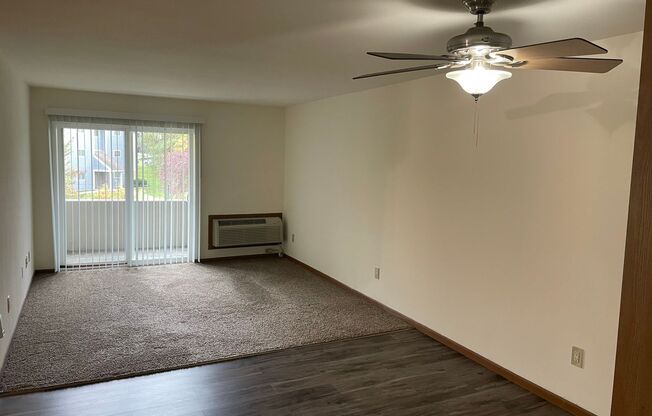 3 beds, 1 bath, 1,040 sqft, $1,695, Unit 3172-303