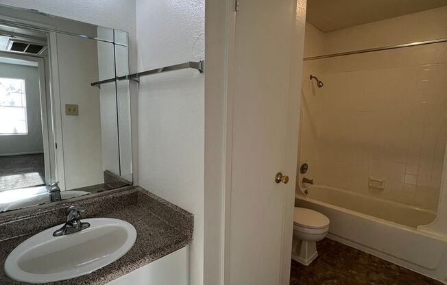 1 bed, 1 bath, 660 sqft, $1,040, Unit 209