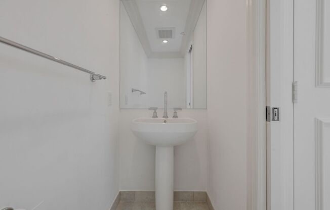 1 bed, 1.5 baths, $1,900, Unit # 804