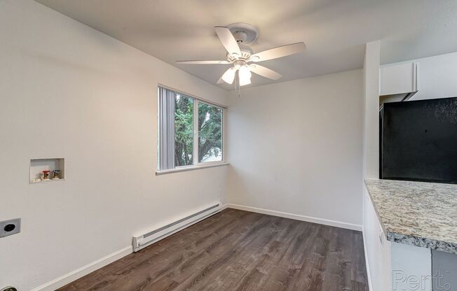 2 beds, 1 bath, 930 sqft, $1,795, Unit T5