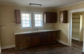 2 beds, 1 bath, $995